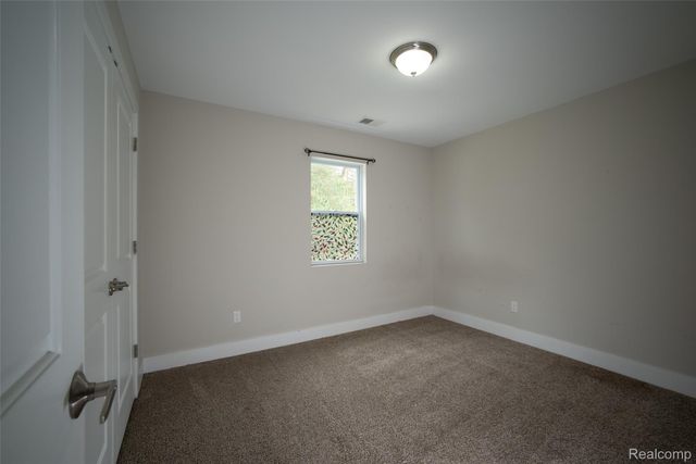 190 Whispering Pines Drive, Fenton, MI 48430