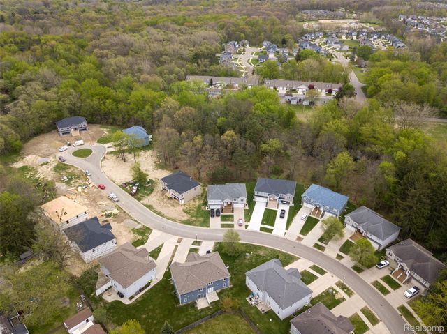 190 Whispering Pines Drive, Fenton, MI 48430