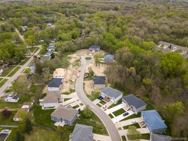 190 Whispering Pines Drive, Fenton, MI 48430