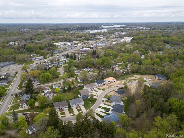 190 Whispering Pines Drive, Fenton, MI 48430