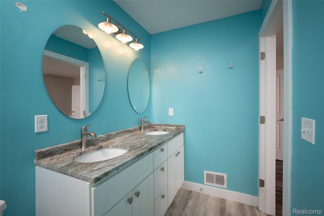 190 Whispering Pines Drive, Fenton, MI 48430
