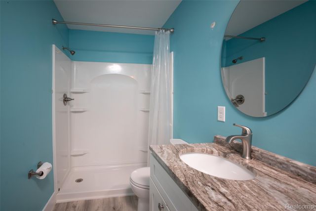 190 Whispering Pines Drive, Fenton, MI 48430