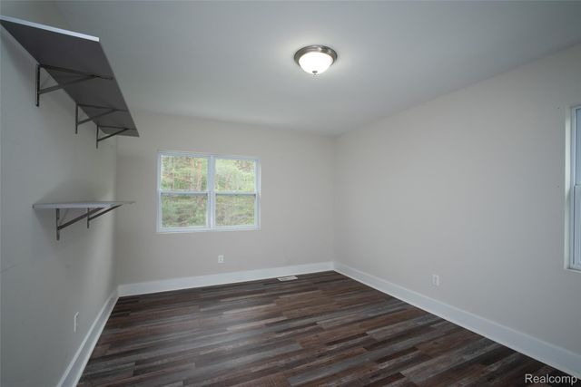 190 Whispering Pines Drive, Fenton, MI 48430