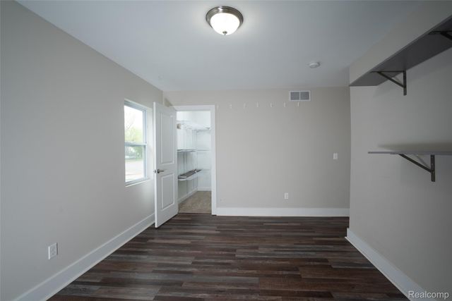 190 Whispering Pines Drive, Fenton, MI 48430
