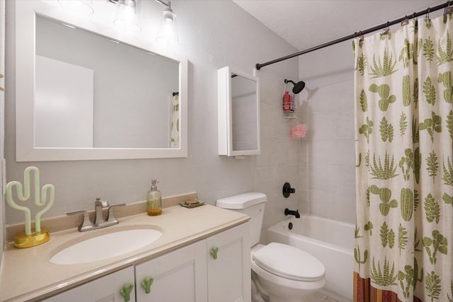 1959 Gomez Drive SW, Los Lunas, NM 87031