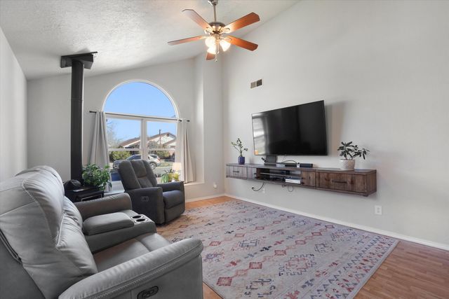 1959 Gomez Drive SW, Los Lunas, NM 87031