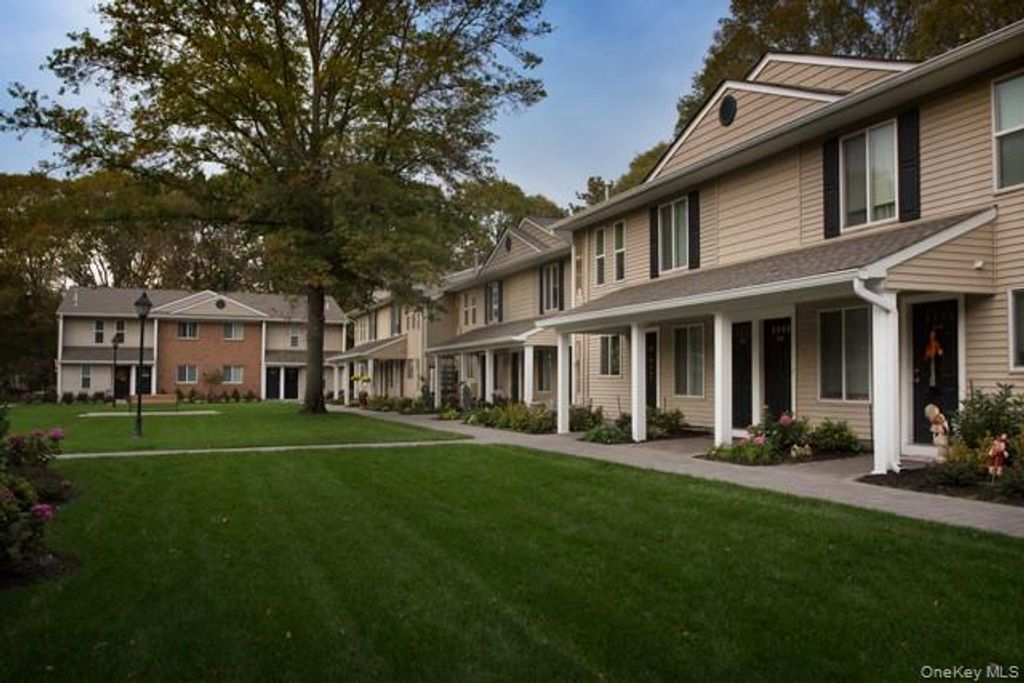 11 Country Club Drive E, Coram, NY 11727