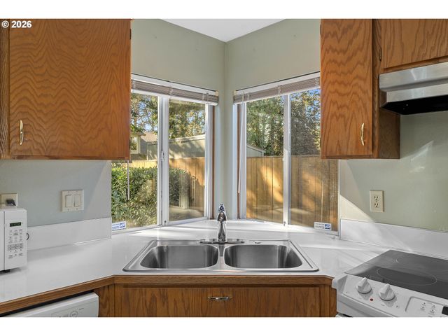 8414 Sw LANGTREE St, Portland, OR 97224