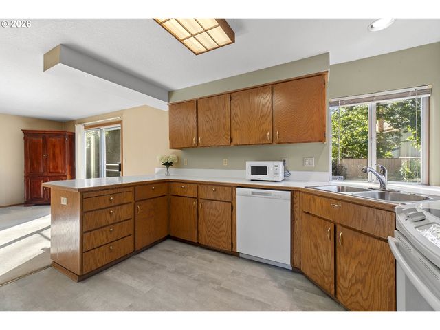 8414 Sw LANGTREE St, Portland, OR 97224
