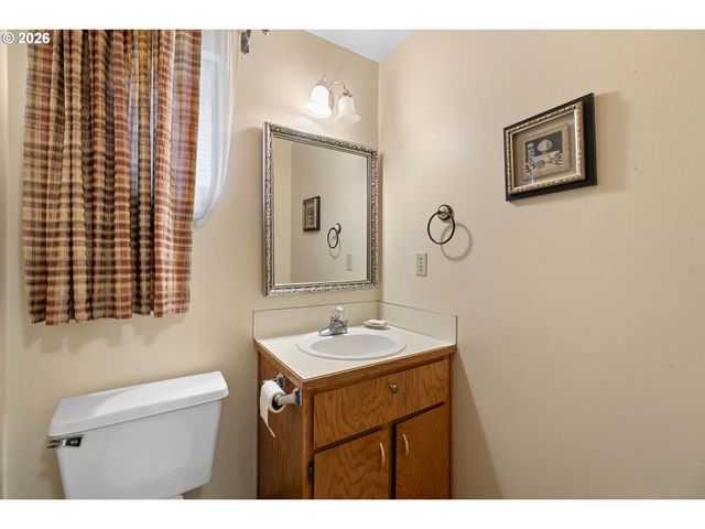 8414 Sw LANGTREE St, Portland, OR 97224