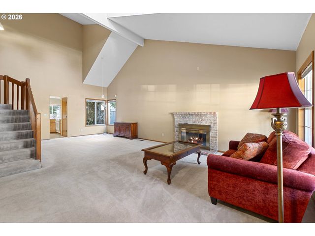 8414 Sw LANGTREE St, Portland, OR 97224