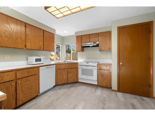 8414 Sw LANGTREE St, Portland, OR 97224