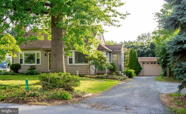 14 CREST AVE, Lancaster, PA 17602