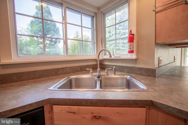 14 CREST AVE, Lancaster, PA 17602