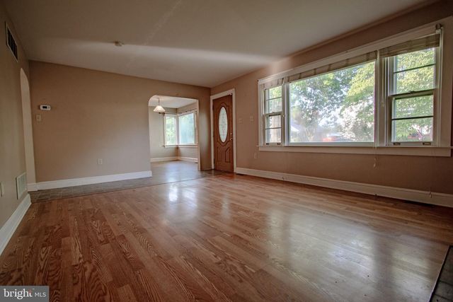 14 CREST AVE, Lancaster, PA 17602