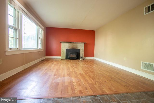 14 CREST AVE, Lancaster, PA 17602