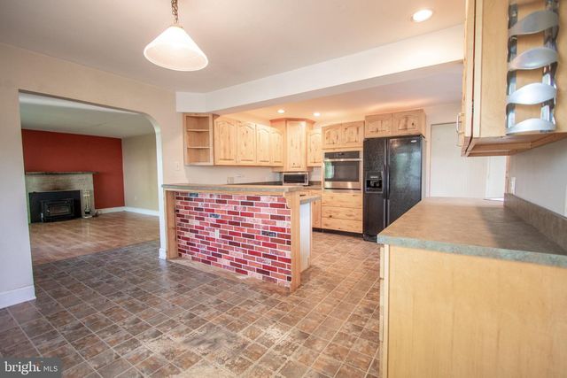 14 CREST AVE, Lancaster, PA 17602