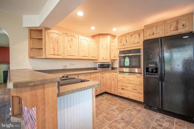 14 CREST AVE, Lancaster, PA 17602