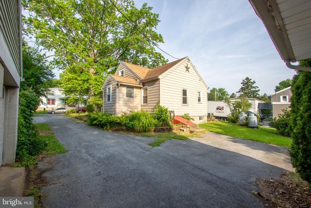 14 CREST AVE, Lancaster, PA 17602