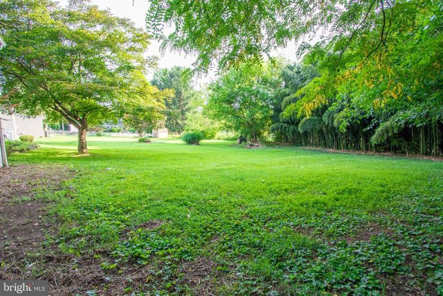 14 CREST AVE, Lancaster, PA 17602