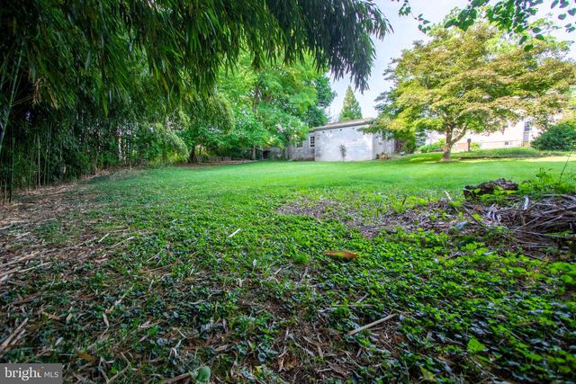 14 CREST AVE, Lancaster, PA 17602
