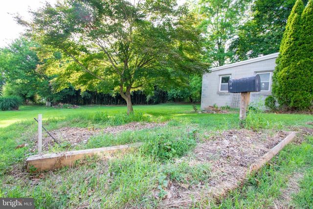 14 CREST AVE, Lancaster, PA 17602