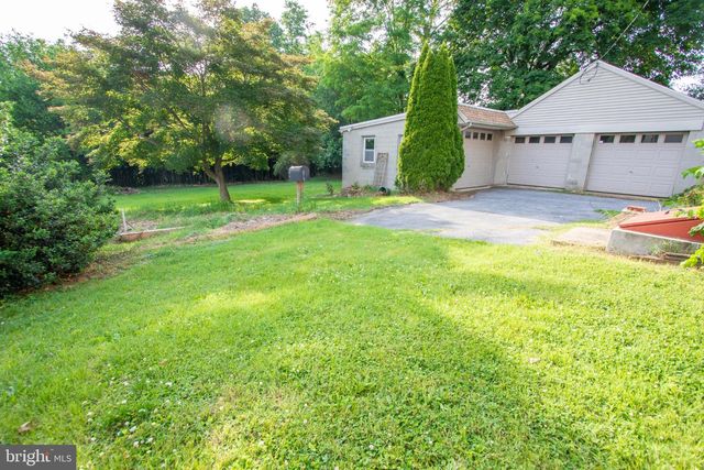 14 CREST AVE, Lancaster, PA 17602