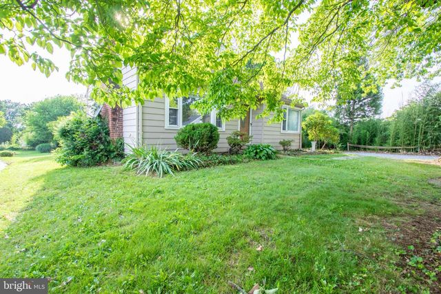 14 CREST AVE, Lancaster, PA 17602