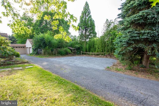 14 CREST AVE, Lancaster, PA 17602