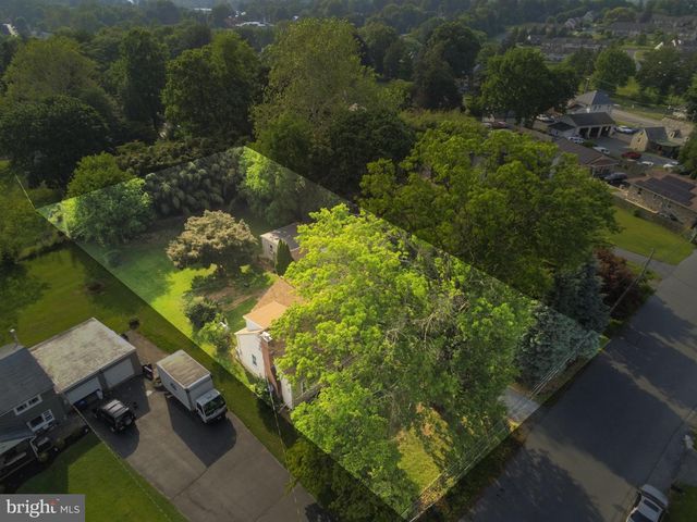 14 CREST AVE, Lancaster, PA 17602