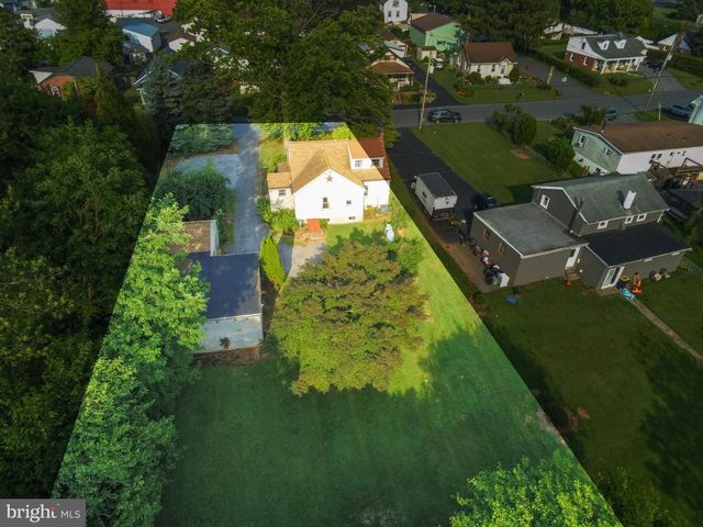 14 CREST AVE, Lancaster, PA 17602