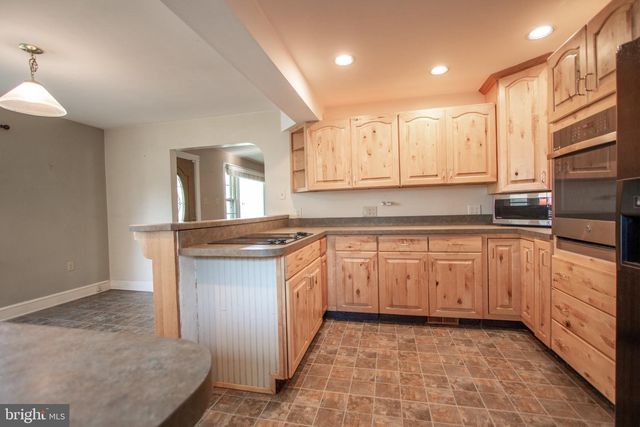14 CREST AVE, Lancaster, PA 17602