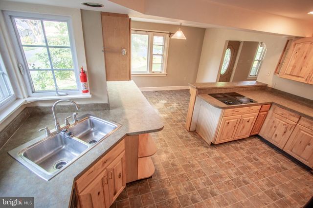 14 CREST AVE, Lancaster, PA 17602