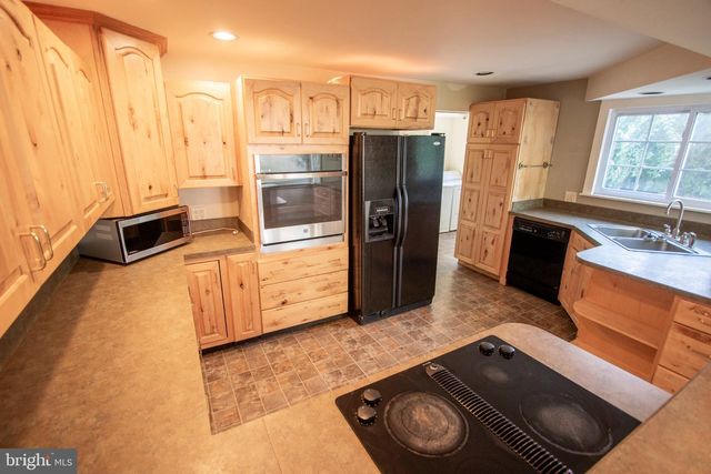 14 CREST AVE, Lancaster, PA 17602