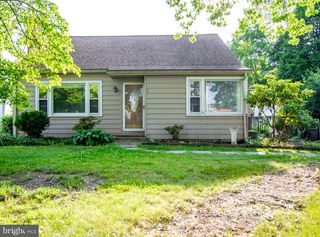 14 CREST AVE, Lancaster, PA 17602