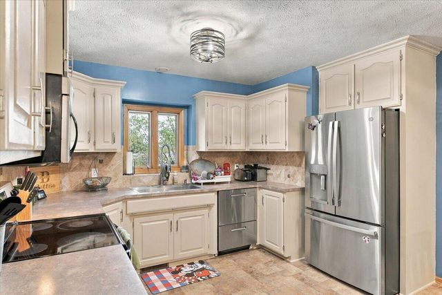 2710 TARA HILLS Street, Council Bluffs, IA 51503