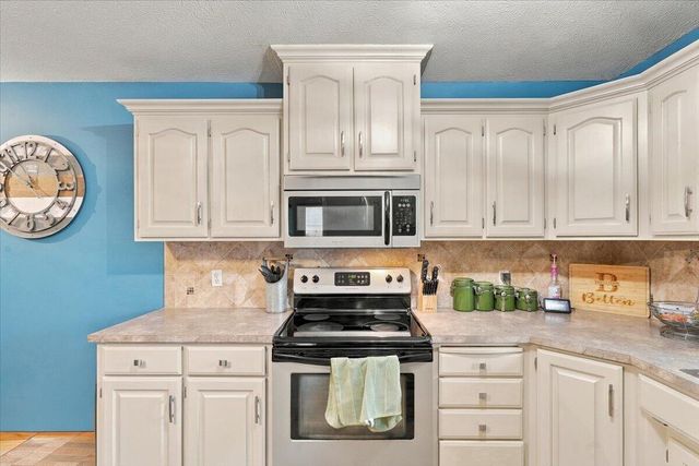 2710 TARA HILLS Street, Council Bluffs, IA 51503