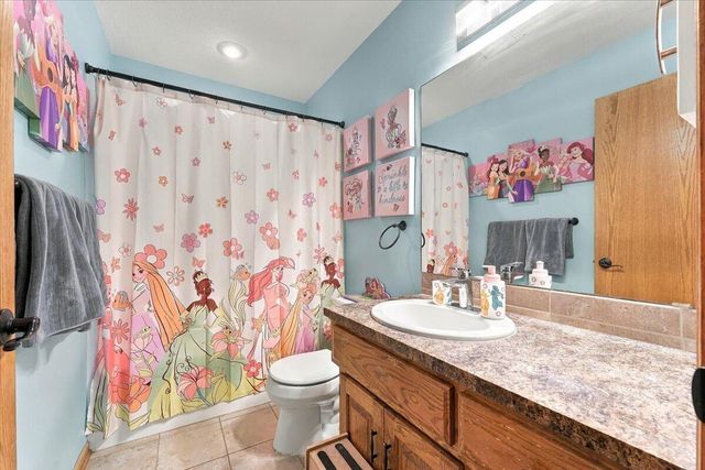 2710 TARA HILLS Street, Council Bluffs, IA 51503