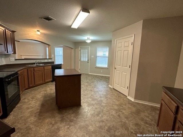 2111 RED ROCK XING, San Antonio, TX 78245
