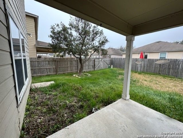 2111 RED ROCK XING, San Antonio, TX 78245