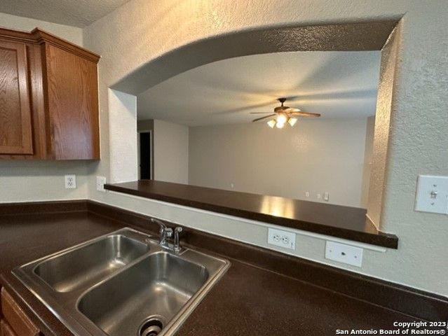 2111 RED ROCK XING, San Antonio, TX 78245