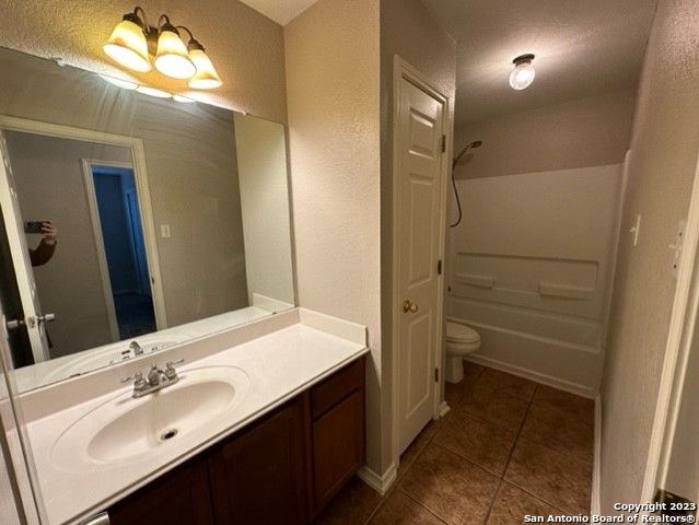 2111 RED ROCK XING, San Antonio, TX 78245