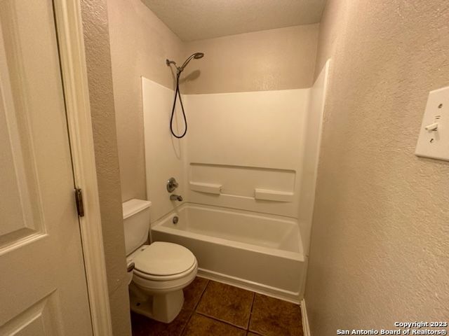 2111 RED ROCK XING, San Antonio, TX 78245