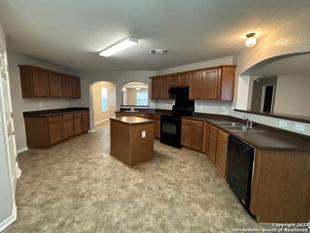 2111 RED ROCK XING, San Antonio, TX 78245