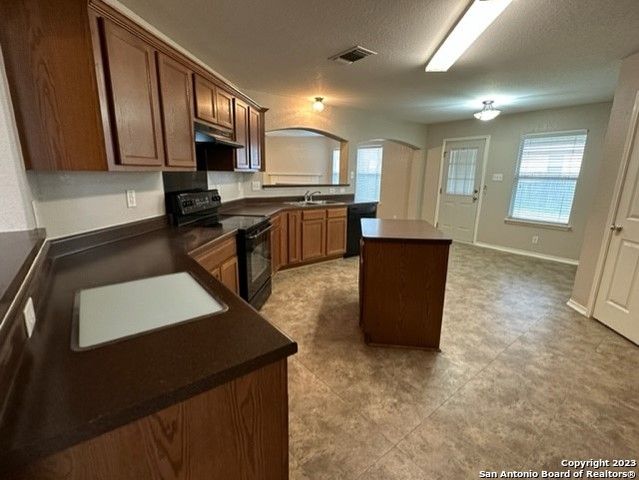 2111 RED ROCK XING, San Antonio, TX 78245