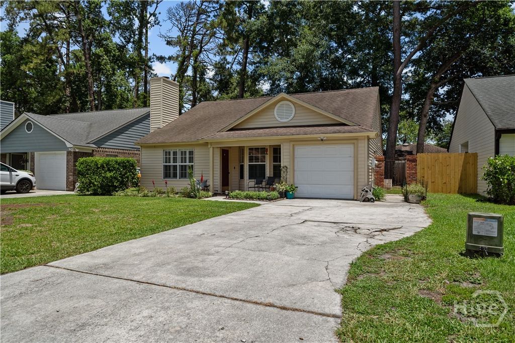 Image 2 of property listing at 7340 Garfield Street, Savannah, GA 31406