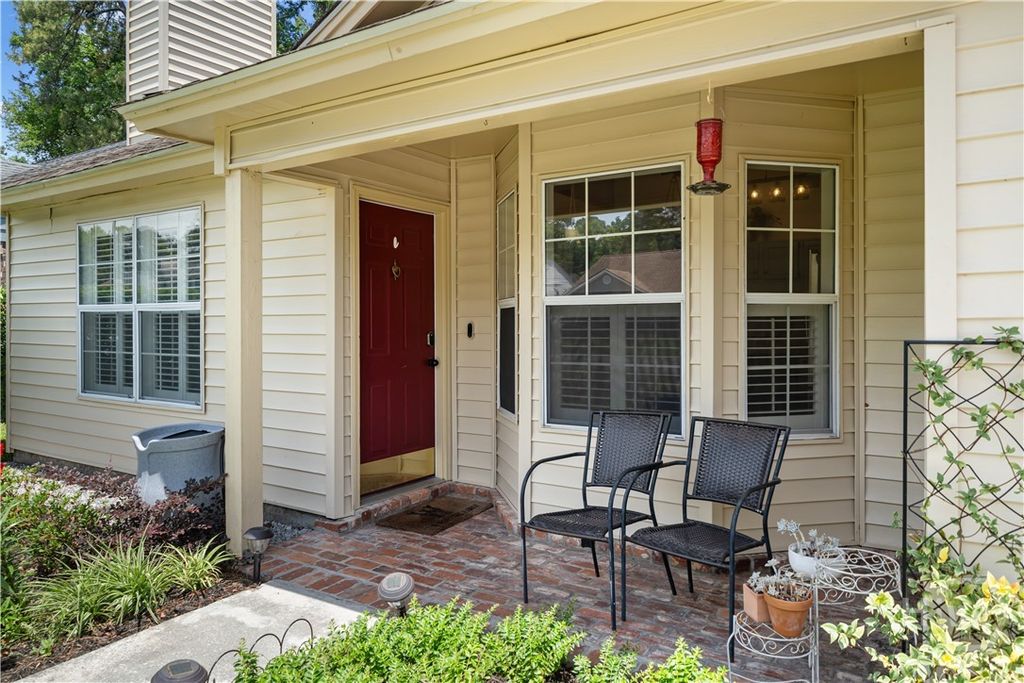 Image 3 of property listing at 7340 Garfield Street, Savannah, GA 31406