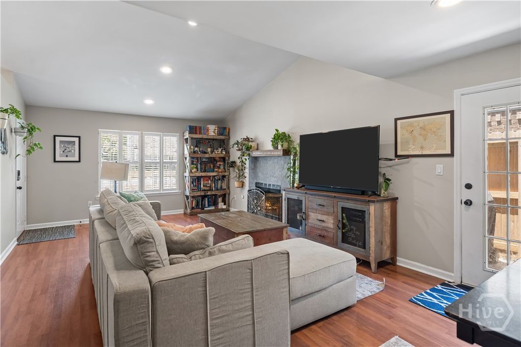 Image 7 of property listing at 7340 Garfield Street, Savannah, GA 31406
