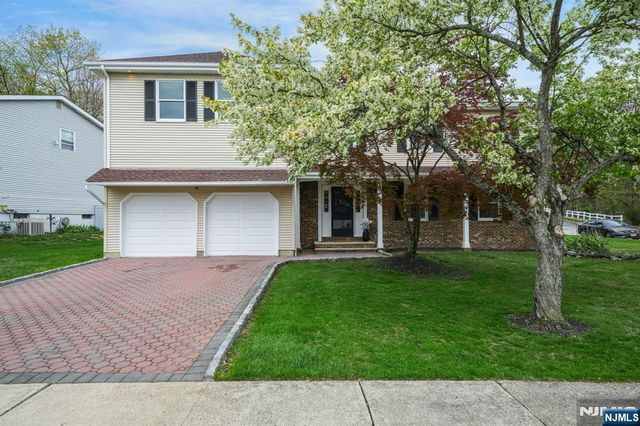 45 Holyoke Court, Wayne, NJ 07470