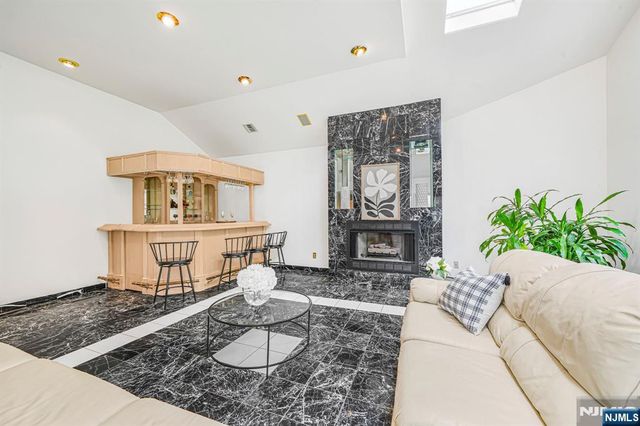 45 Holyoke Court, Wayne, NJ 07470